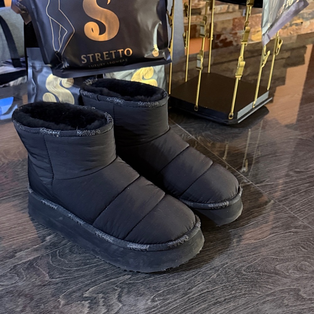 Black Quilted Platform Winter Sherpa Boots